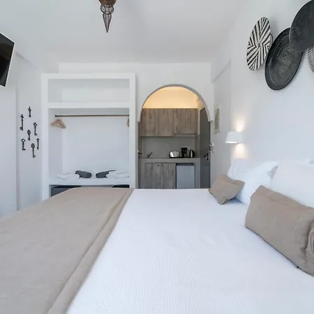 Black Coast Santorini *