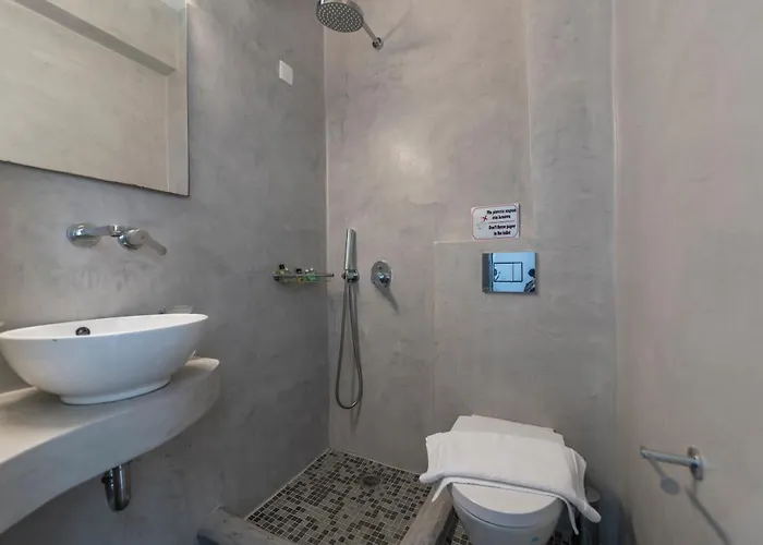 Black Coast Santorini *