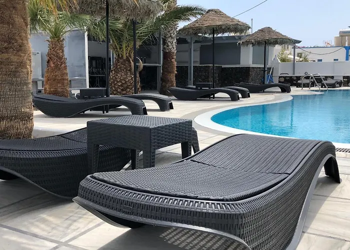 Black Coast Santorini * بيريفولّوس