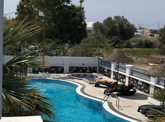 Black Coast Santorini فندق بيريفولّوس