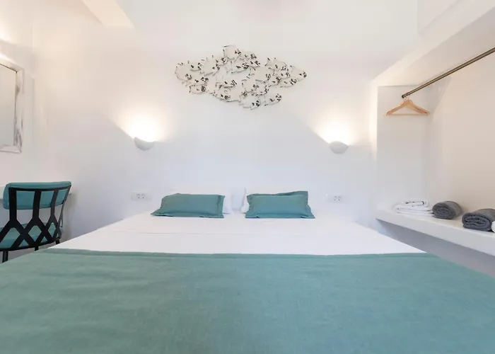 Black Coast Santorini *