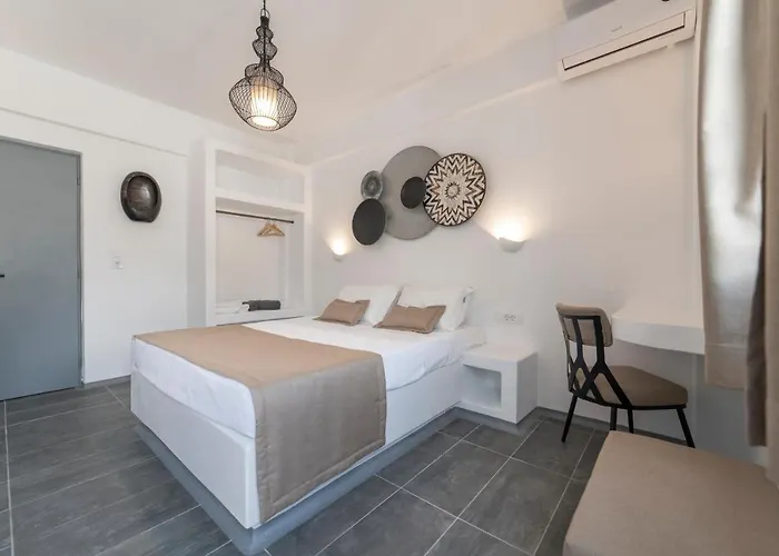 Black Coast Santorini *