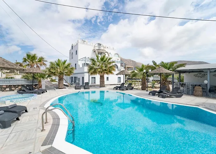 Black Coast Santorini * بيريفولّوس