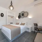 Black Coast Santorini *