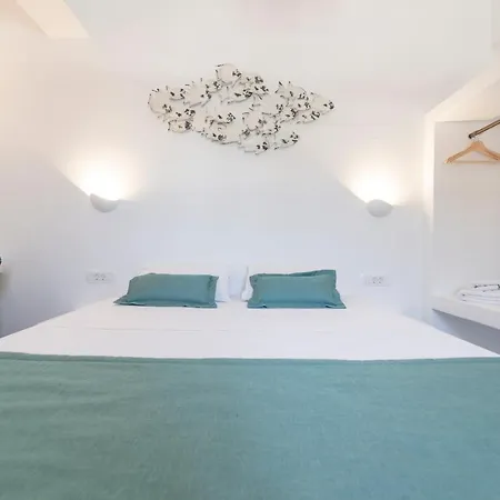 Black Coast Santorini *