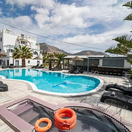 Black Coast Santorini *