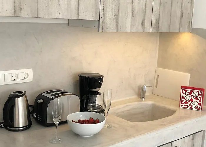 Black Coast Santorini *