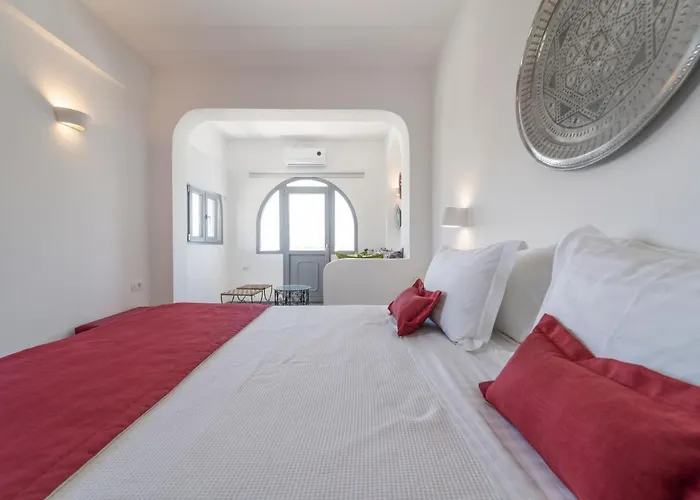 Black Coast Santorini