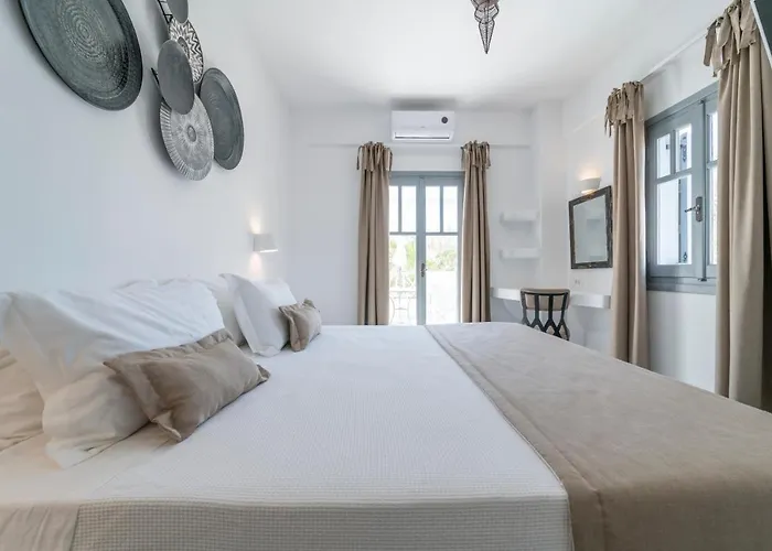 Black Coast Santorini *