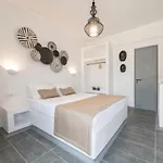 Black Coast Santorini ホテル ペリヴォラス