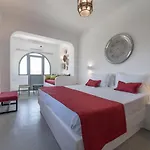 Black Coast Santorini ホテル ペリヴォラス