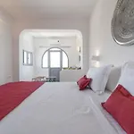 Black Coast Santorini