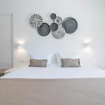 Black Coast Santorini ホテル ペリヴォラス