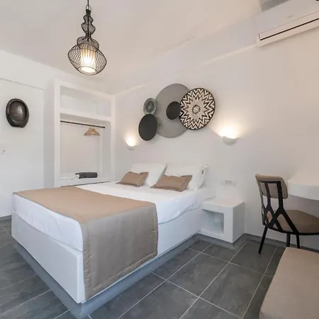 Black Coast Santorini *