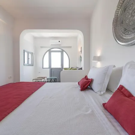 Black Coast Santorini