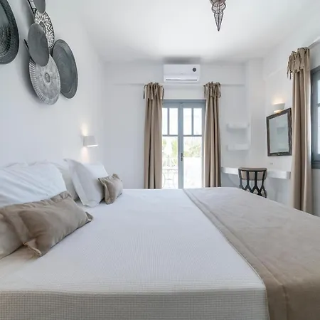 Black Coast Santorini *