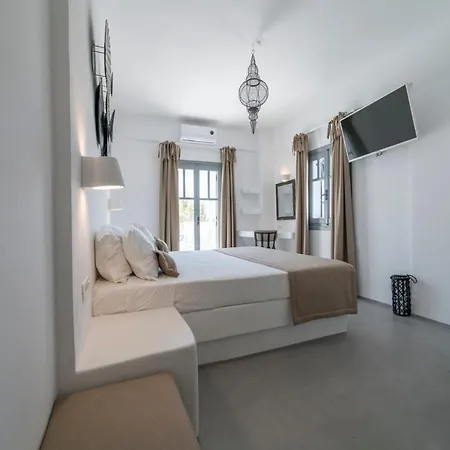 Black Coast Santorini Hotel *