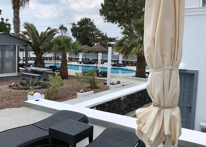 Black Coast Santorini *