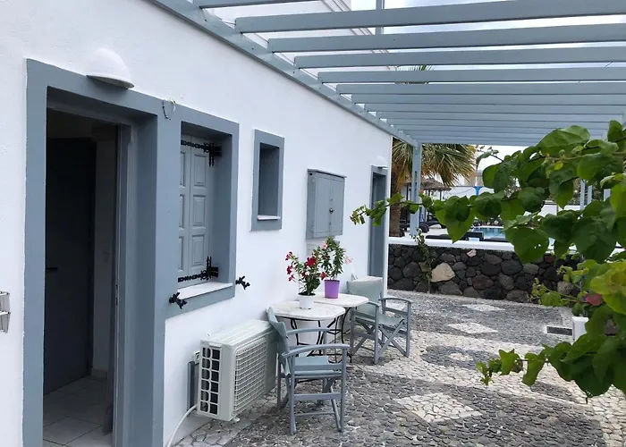 Black Coast Santorini