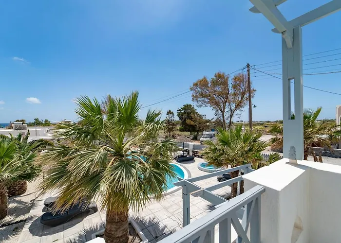 Black Coast Santorini * Playa de Perivolos